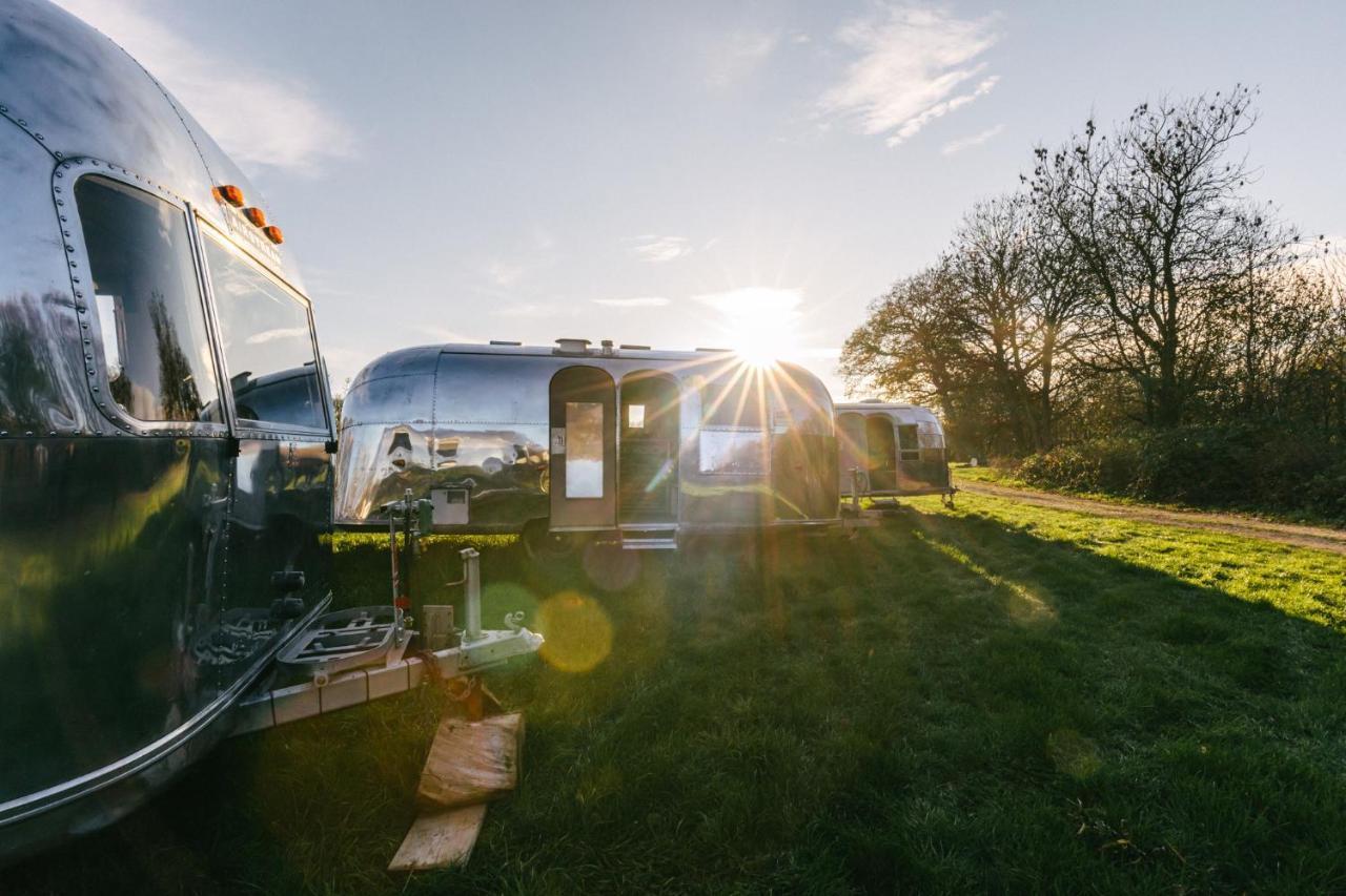 Silver Airstream Glamping & Rental Chichester Extérieur photo