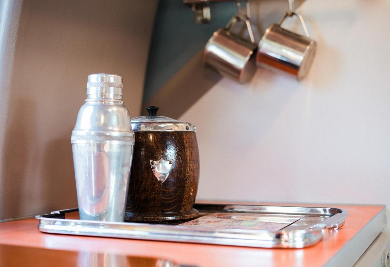 Silver Airstream Glamping & Rental Chichester Extérieur photo