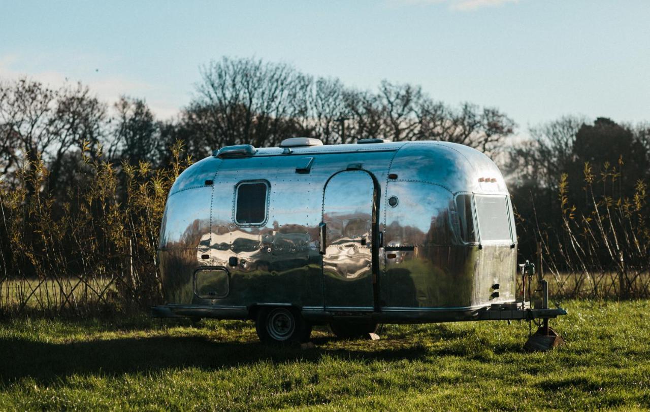 Silver Airstream Glamping & Rental Chichester Extérieur photo
