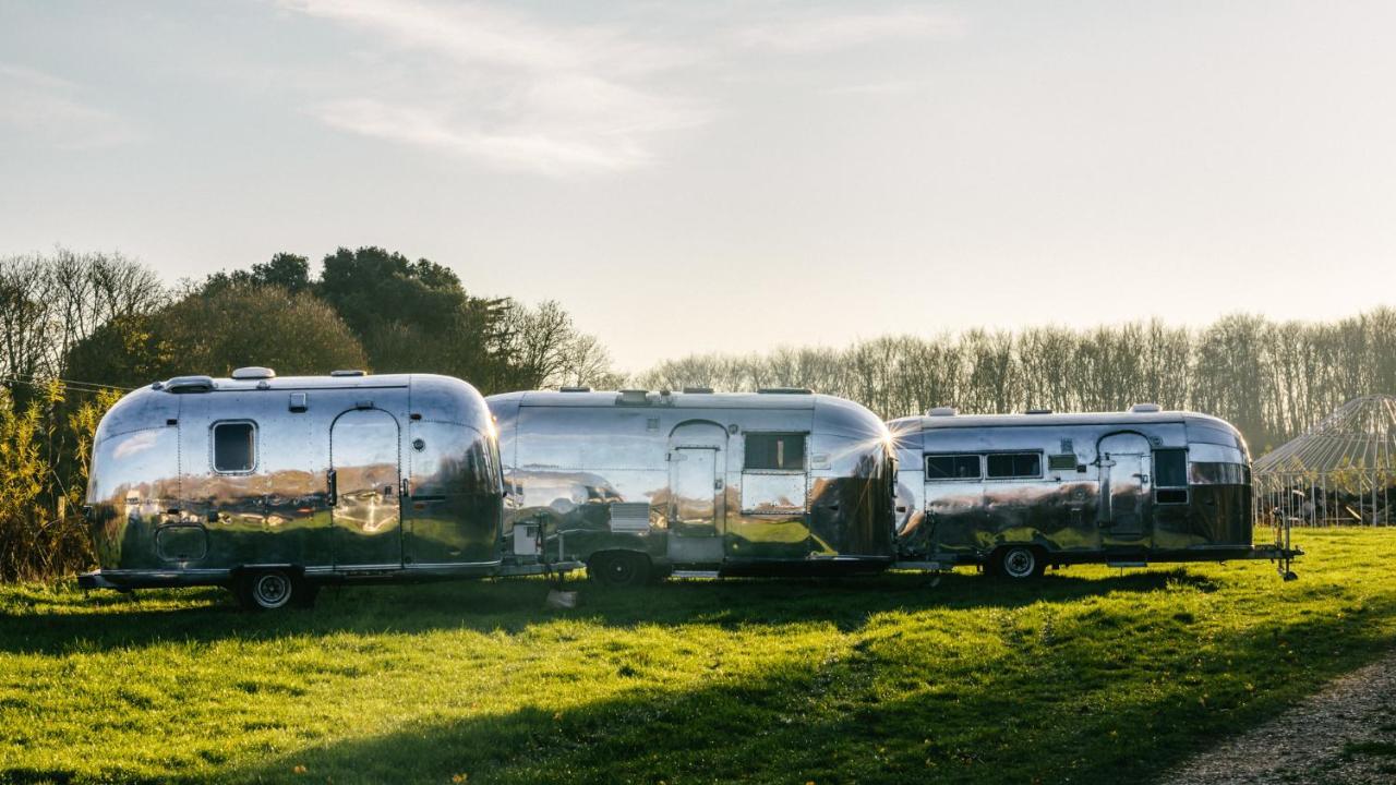 Silver Airstream Glamping & Rental Chichester Extérieur photo