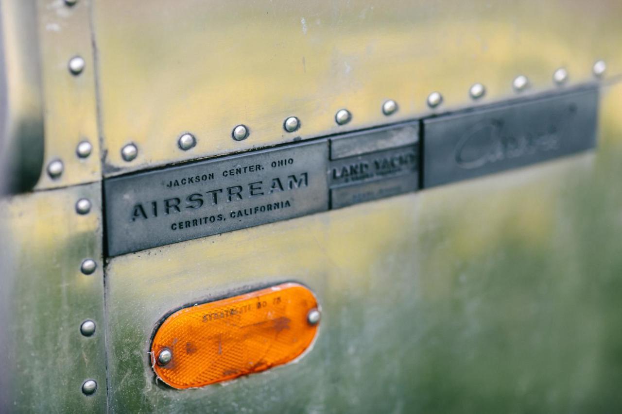 Silver Airstream Glamping & Rental Chichester Extérieur photo