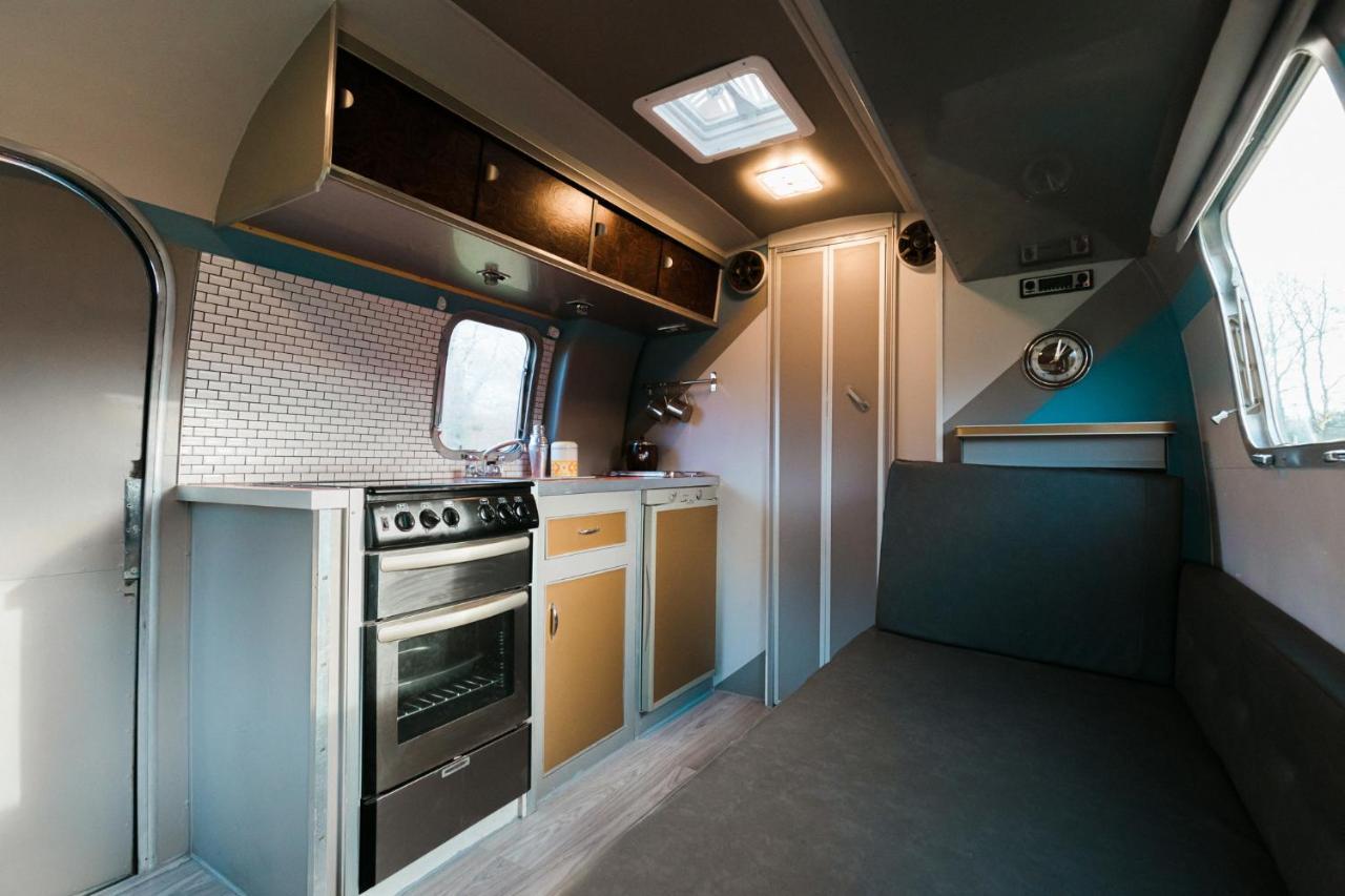 Silver Airstream Glamping & Rental Chichester Extérieur photo