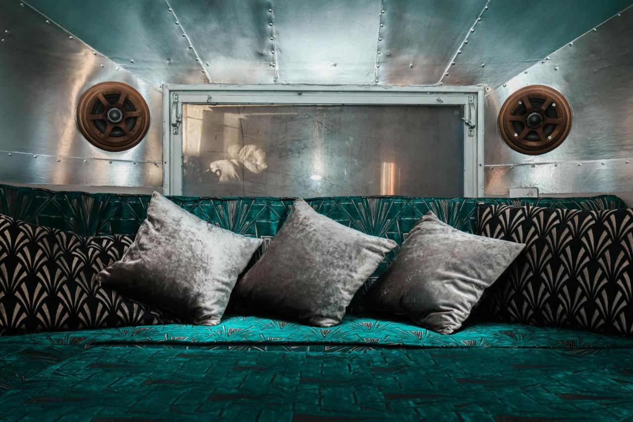 Silver Airstream Glamping & Rental Chichester Extérieur photo