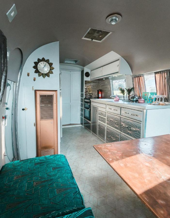 Silver Airstream Glamping & Rental Chichester Extérieur photo