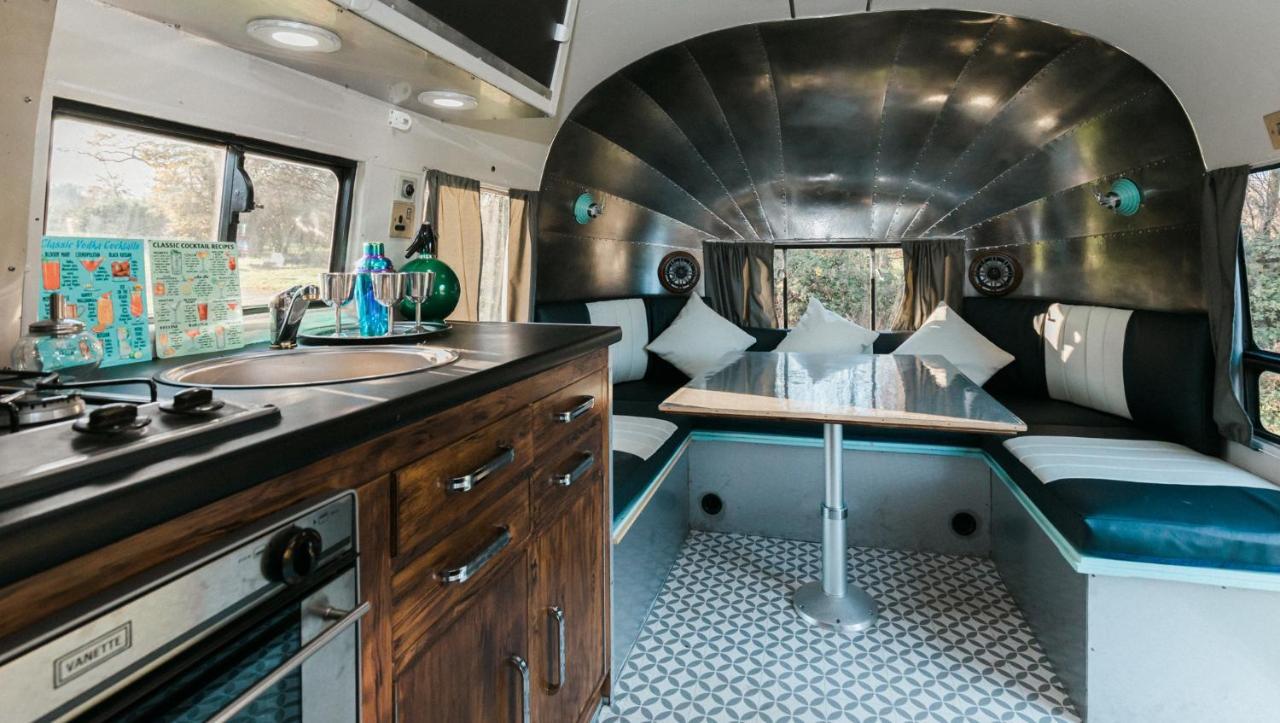 Silver Airstream Glamping & Rental Chichester Extérieur photo