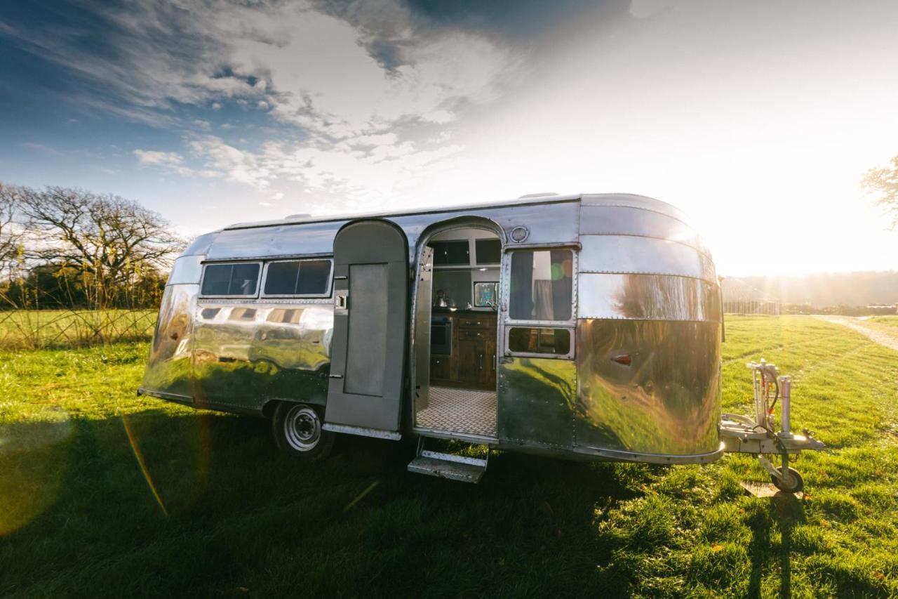 Silver Airstream Glamping & Rental Chichester Extérieur photo