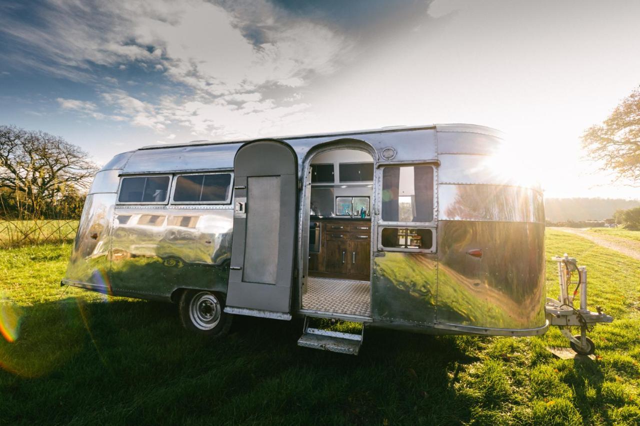 Silver Airstream Glamping & Rental Chichester Extérieur photo