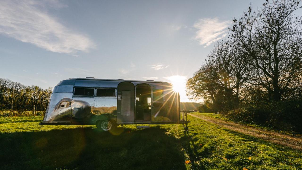 Silver Airstream Glamping & Rental Chichester Extérieur photo