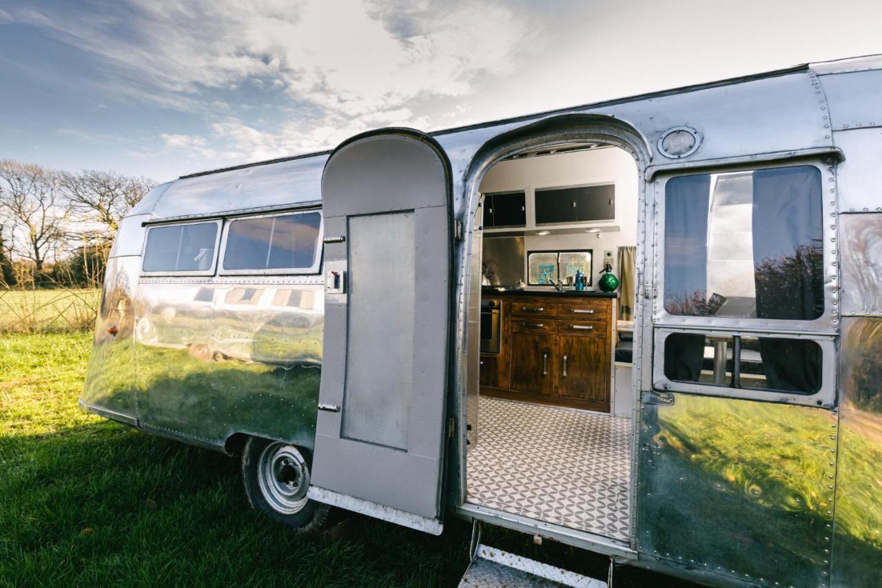 Silver Airstream Glamping & Rental Chichester Extérieur photo