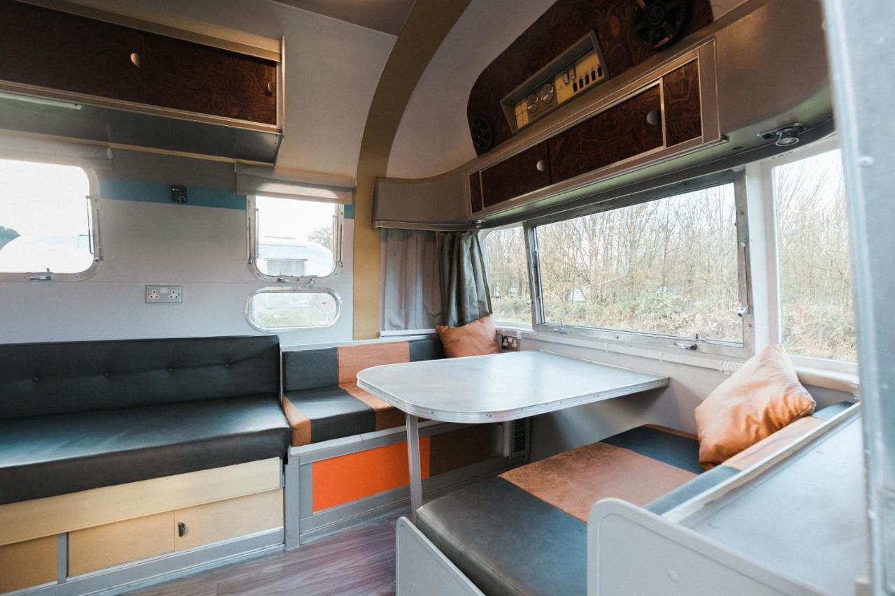 Silver Airstream Glamping & Rental Chichester Extérieur photo