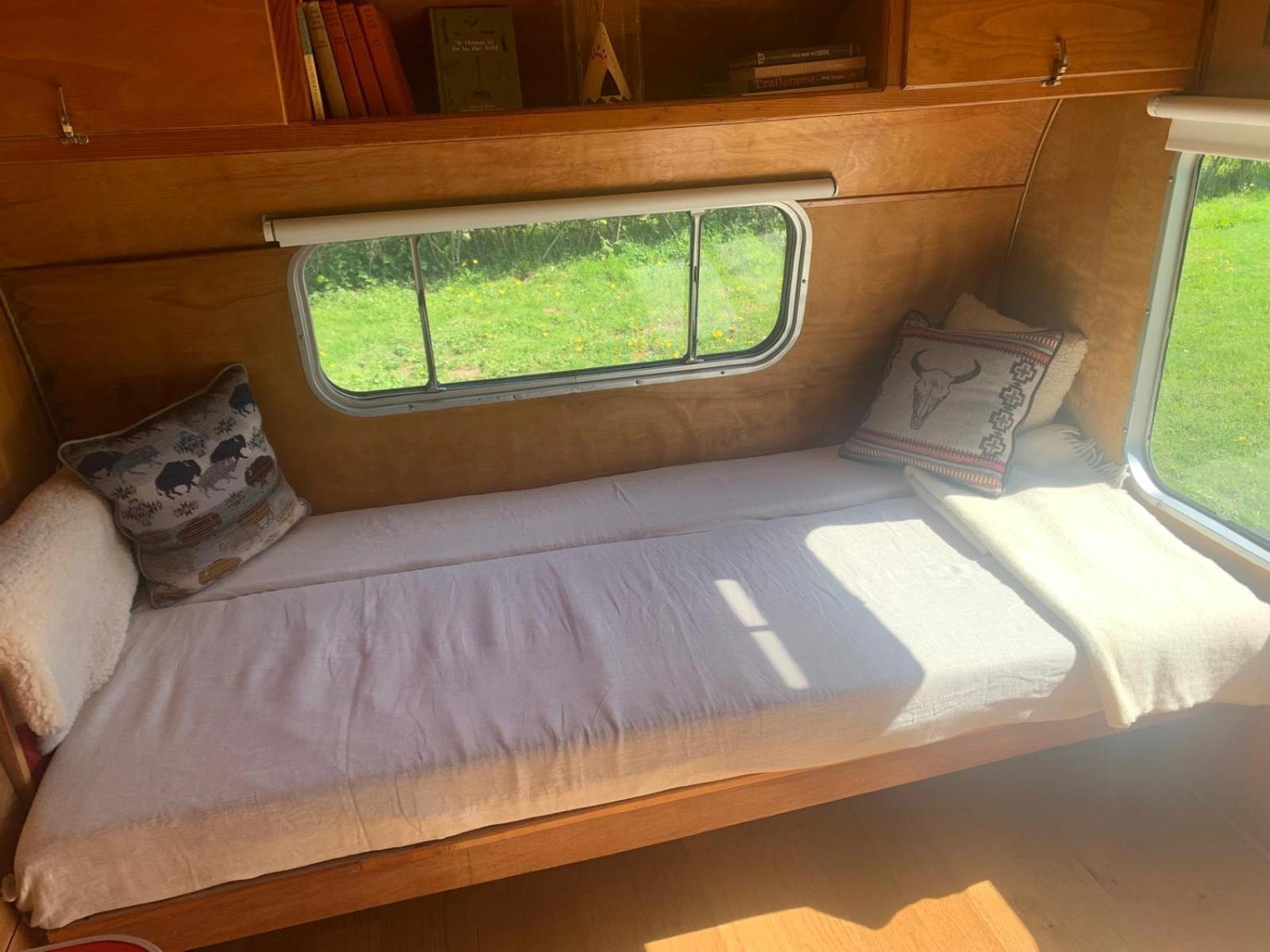 Silver Airstream Glamping & Rental Chichester Extérieur photo