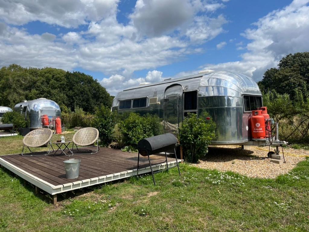 Silver Airstream Glamping & Rental Chichester Extérieur photo