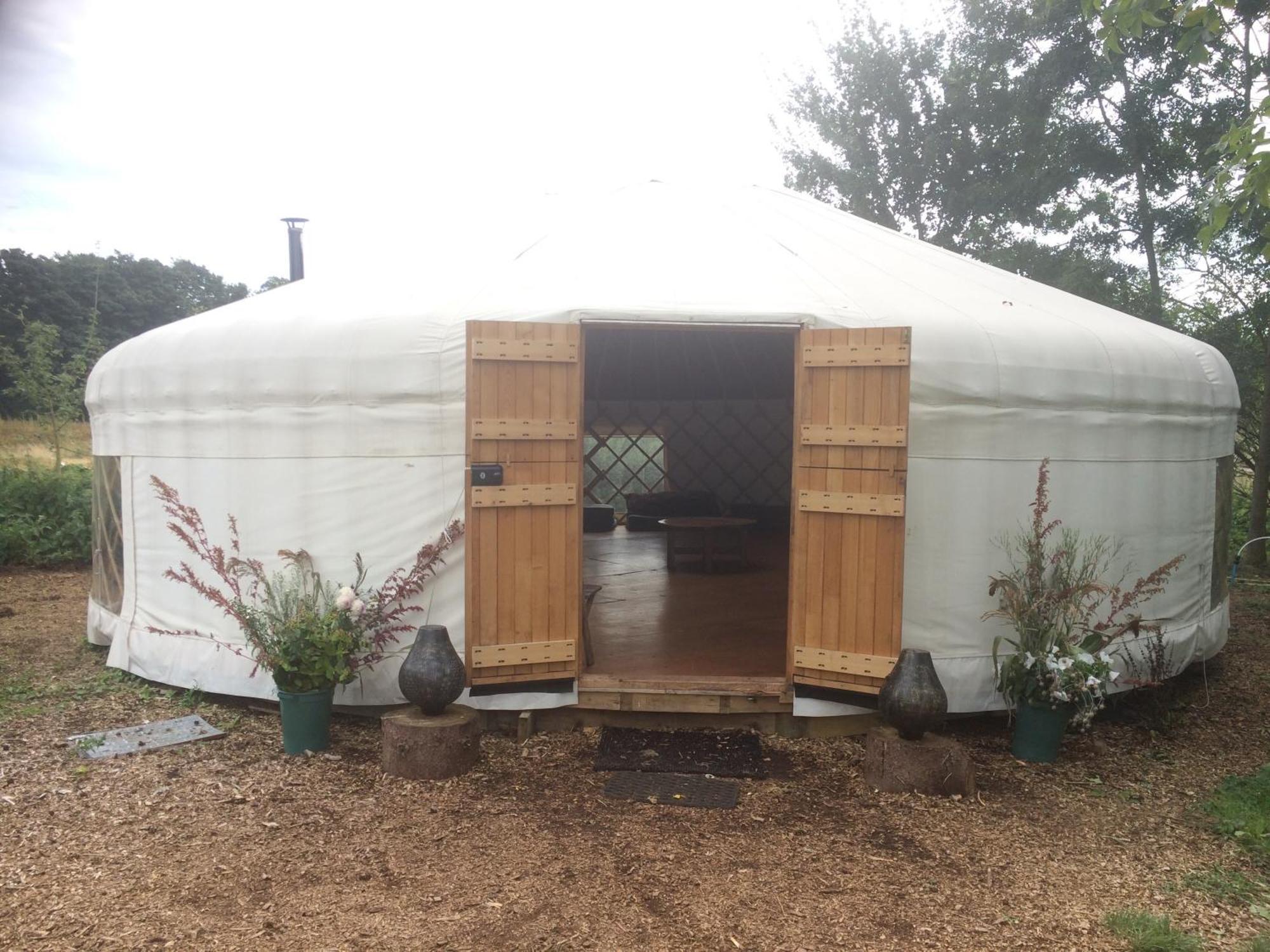 Silver Airstream Glamping & Rental Chichester Extérieur photo